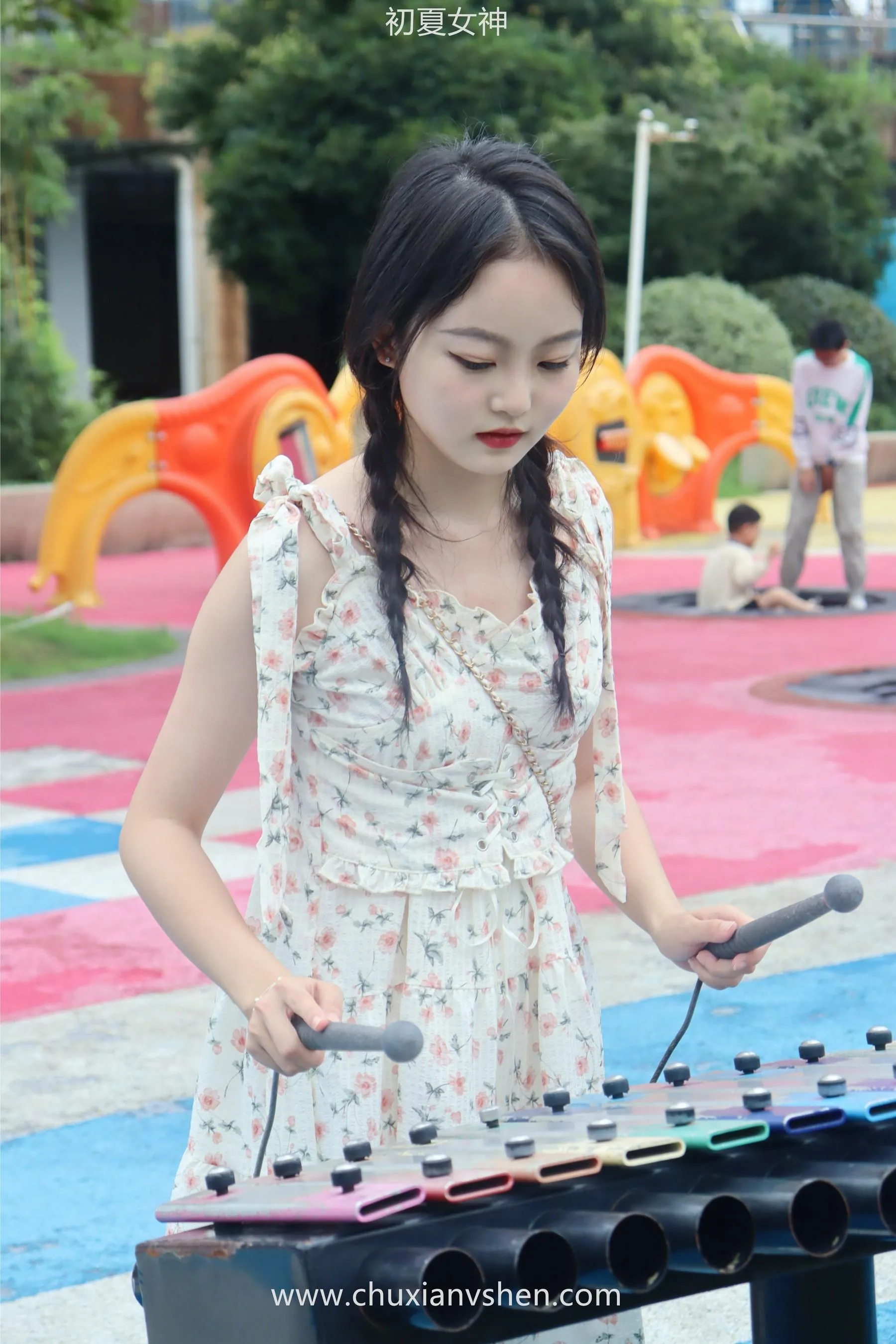 初夏女神 NO.050 双双 公园游玩 [221P]插图4